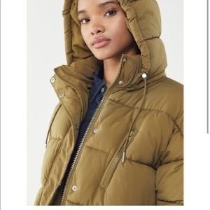 UO MAE puffer size large